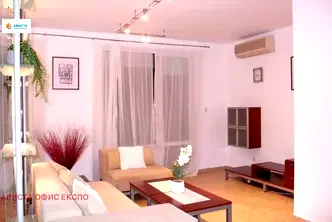 Тристаен апартамент в София, Център