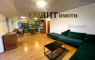 Просторен тристаен мезонет с панорамна тераса в Центъра на София