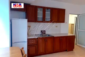 Тристаен апартамент с паркомясто в центъра на Бургас