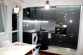 Тристаен апартамент във Варна, Център