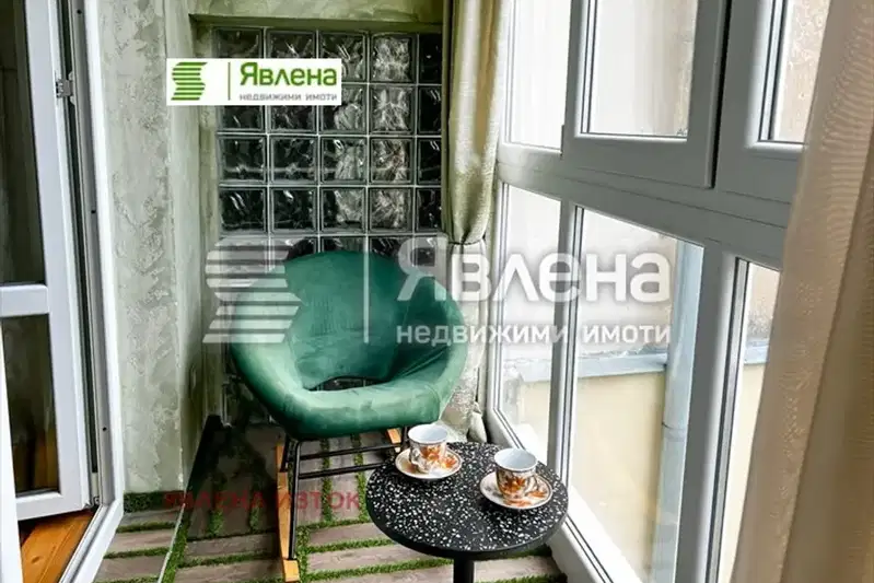 Стилен тристаен апартамент с тиха локация в центъра на София