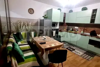 Тристаен апартамент с две тераси в центъра на Варна