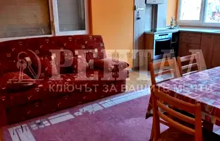 Тристаен апартамент с ново обзавеждане в центъра на Пловдив
