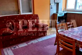Тристаен апартамент с ново обзавеждане в центъра на Пловдив