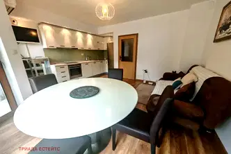 Уютен тристаен апартамент с две тераси в центъра на Бургас