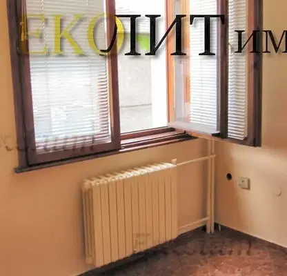 Снимка 2 — Тристаен апартамент в София, Център