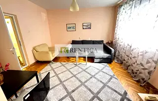 Обзаведен тристаен апартамент с две тераси в центъра на Варна