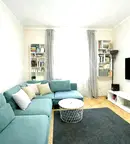 Просторен 3-стаен апартамент с високи тавани в центъра на София