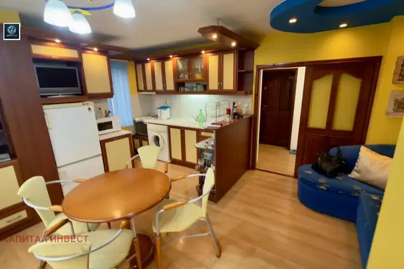 3-bedroom apartment in Раз, Център