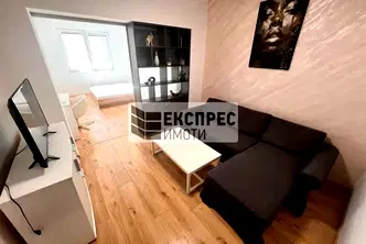 Обзаведен 3-стаен апартамент в центъра на Варна с удобна локация