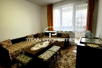 Тристаен апартамент с две тераси в центъра на Бургас