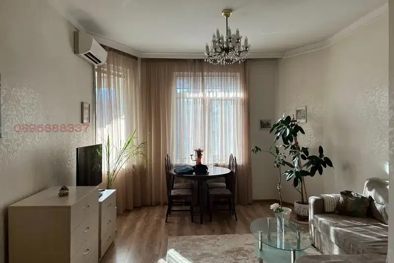 Тристаен апартамент с 96 кв.м в Центъра на София