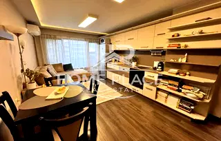 Тристаен апартамент с тераса и климатик в Чайка, Варна