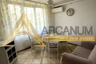 Тристаен апартамент с удобна локация в Чайка, Варна