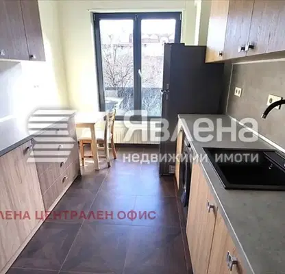 Снимка 2 — Просторен тристаен апартамент с две тераси в Дианабад, София