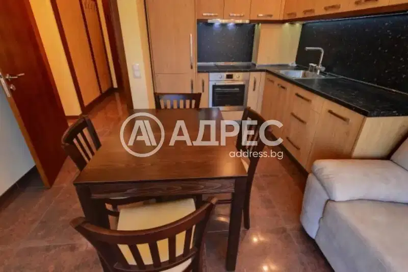 Тристаен апартамент в София, Дружба 2