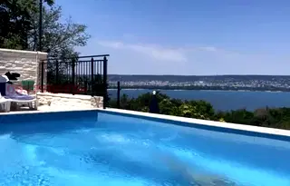 Луксозен 3-стаен апартамент с морска гледка в Галата, Варна
