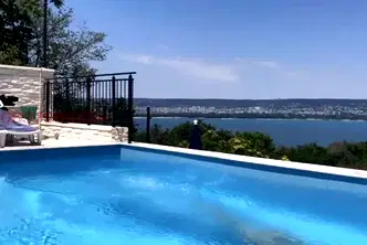 Луксозен 3-стаен апартамент с морска гледка в Галата, Варна