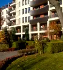Тристаен апартамент с дизайнерско обзавеждане и тераса в Изток, София