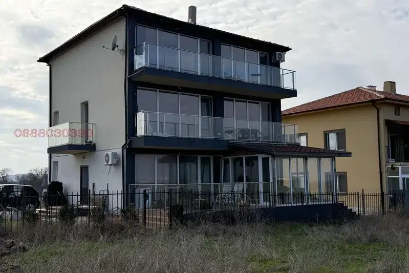 Тристаен апартамент с гледка море в Крайморие, Бургас