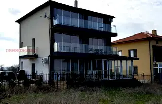 Тристаен апартамент с гледка море в Крайморие, Бургас
