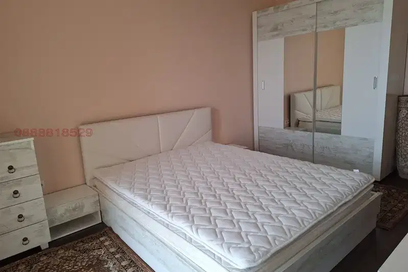 3-bedroom apartment in Sofiya, Krasno Selo