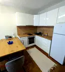 Светъл тристаен апартамент с югозападно изложение в Лазур, Бургас