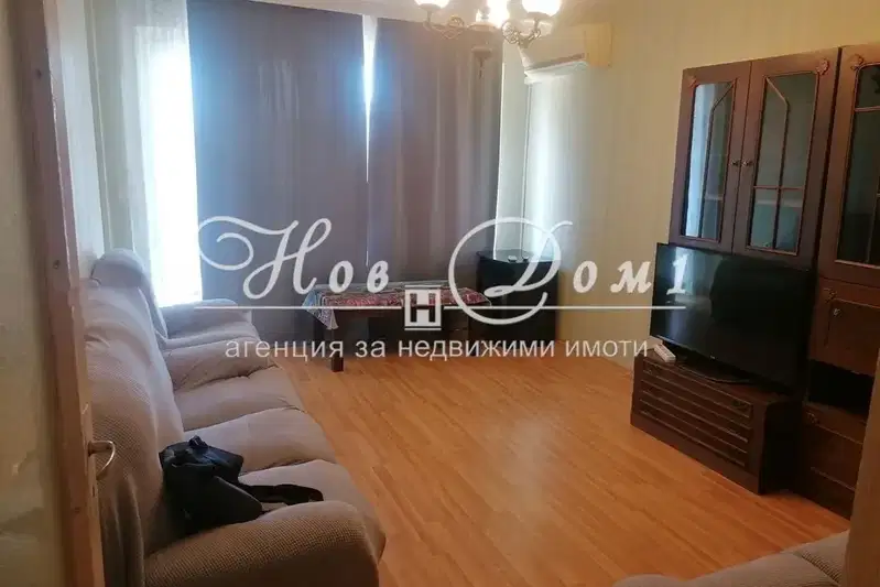 Стилен тристаен апартамент с две тераси в Левски 1, Варна