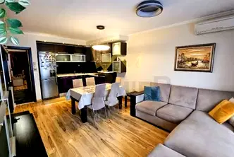 Тристаен апартамент във Варна, Левски 1