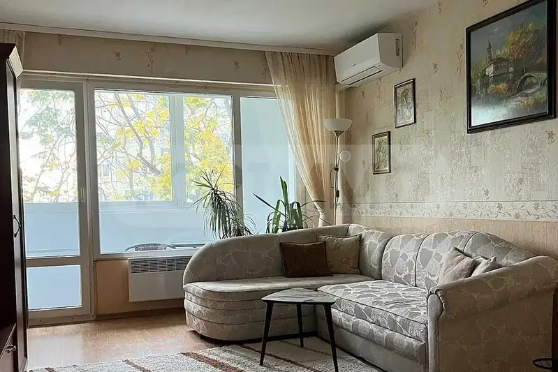 Обзаведен тристаен апартамент с балкон в кв. Левски, Варна