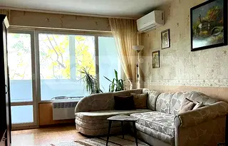 Обзаведен тристаен апартамент с балкон в кв. Левски, Варна