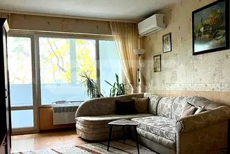 Обзаведен тристаен апартамент с балкон в кв. Левски, Варна