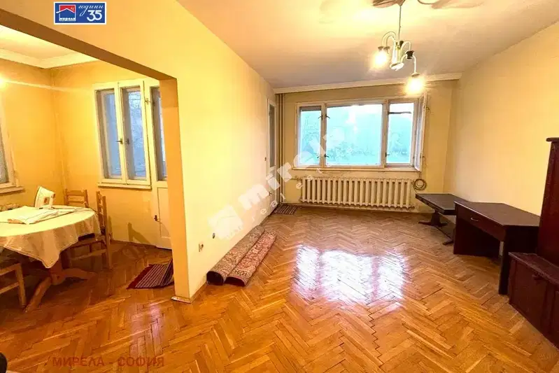 Тристаен апартамент с три тераси в Лозенец, София