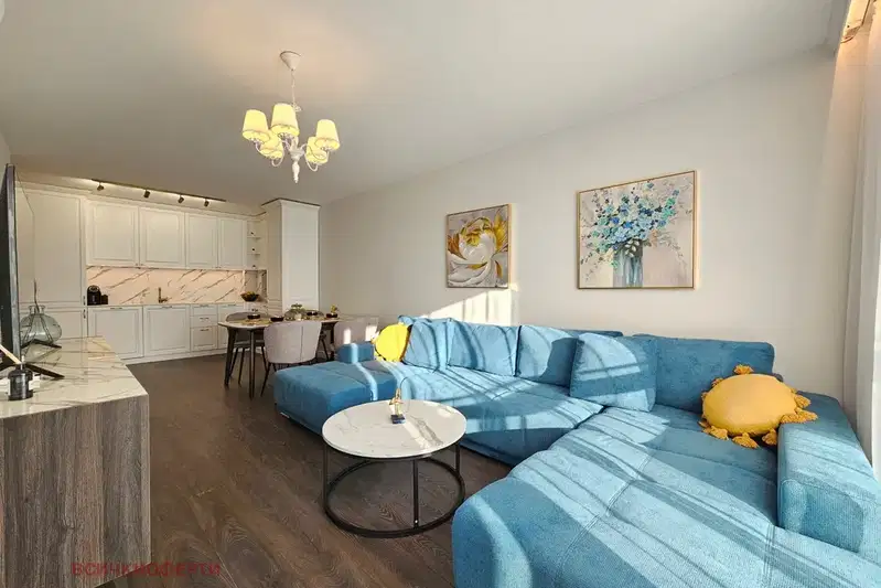 Elegant three-room apartment with designer furnishings in Manastirski Livadi