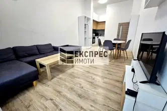 Обзаведен тристаен апартамент до Окръжна болница във Варна