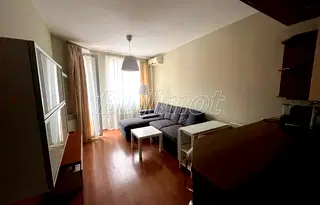 Тристаен апартамент с тераса в центъра на Варна, район Операта