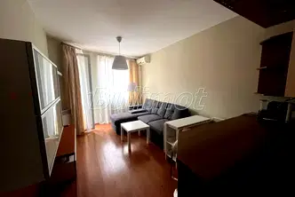 Тристаен апартамент с тераса в центъра на Варна, район Операта