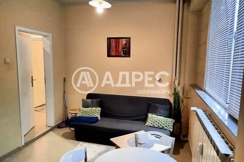 Тристаен апартамент с източно изложение до Западен парк, София
