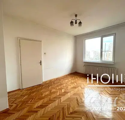 Снимка 5 — Тристаен апартамент с топлоцентрално отопление в Зона Б-18, София