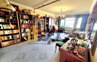Четиристаен апартамент с просторен хол и две бани в Белите брези