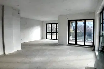Просторен 4-стаен апартамент с балкон и модерна архитектура в Бриз, Варна