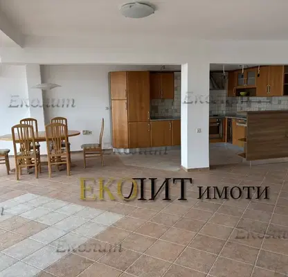 Снимка 4 — Панорамен четиристаен апартамент с гараж в Бриз, Варна