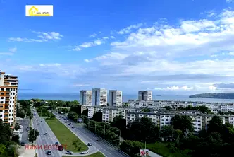Просторен 4-стаен апартамент с морска гледка в Бриз, Варна