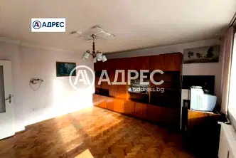 Многостаен апартамент в Раз, Център