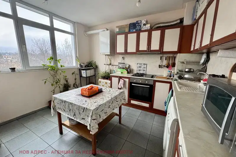 4-bedroom apartment in Tyrgovishte, Centyr