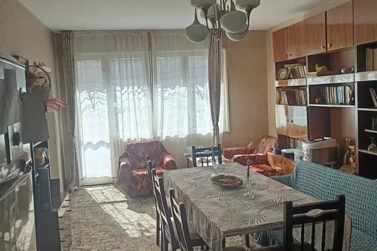 Многостаен апартамент в Добрич, Център