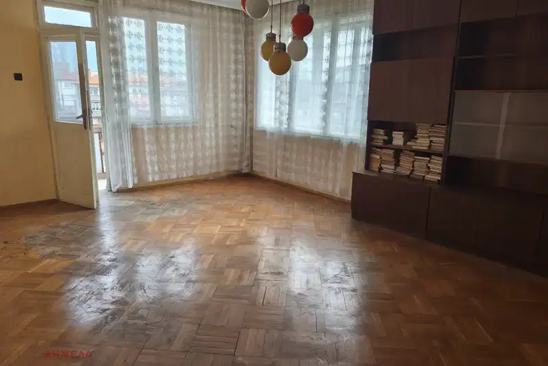 4-bedroom apartment in Pazardjik, Centyr