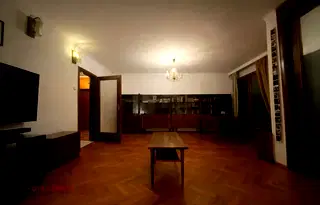 Четиристаен апартамент с просторна дневна в Центъра на София