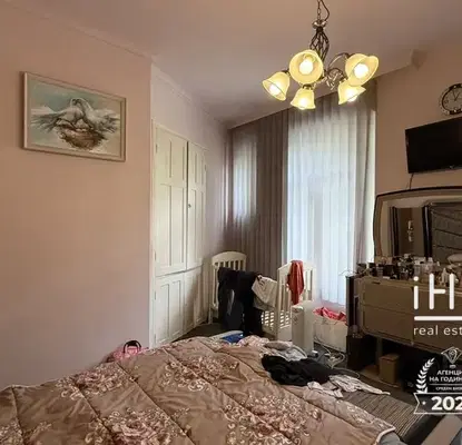 Снимка 5 — Просторен четиристаен апартамент с двор в центъра на София