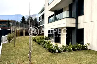 Четиристаен апартамент с дворна тераса в Драгалевци, София